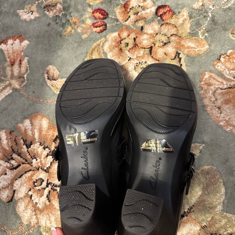 Clark Bendables Black Leather Shoes - Picture 5 of 5